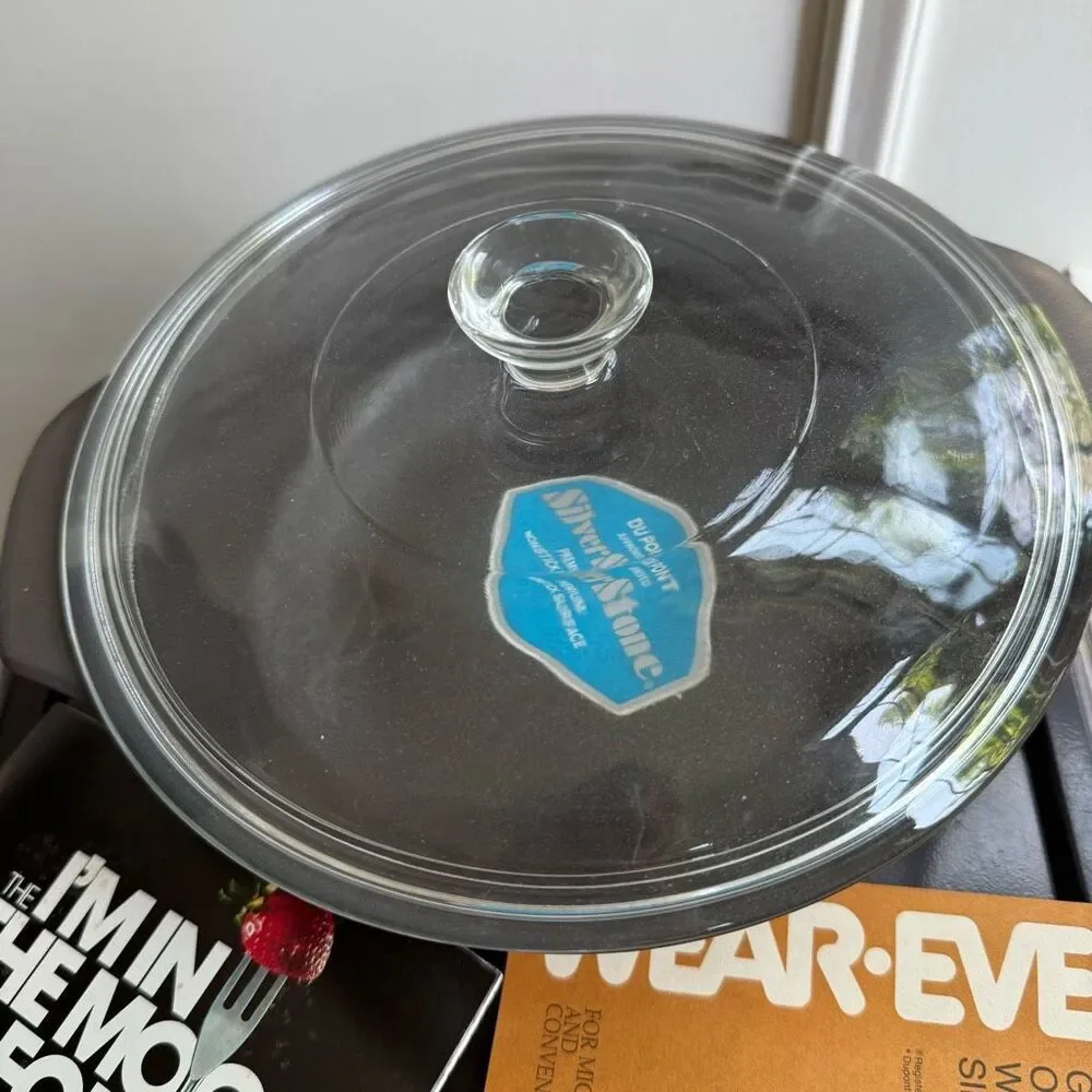 NEW Wear-Ever Glass Ovenware Silver Stone American Wheat Pattern Casserole 1.5 Q